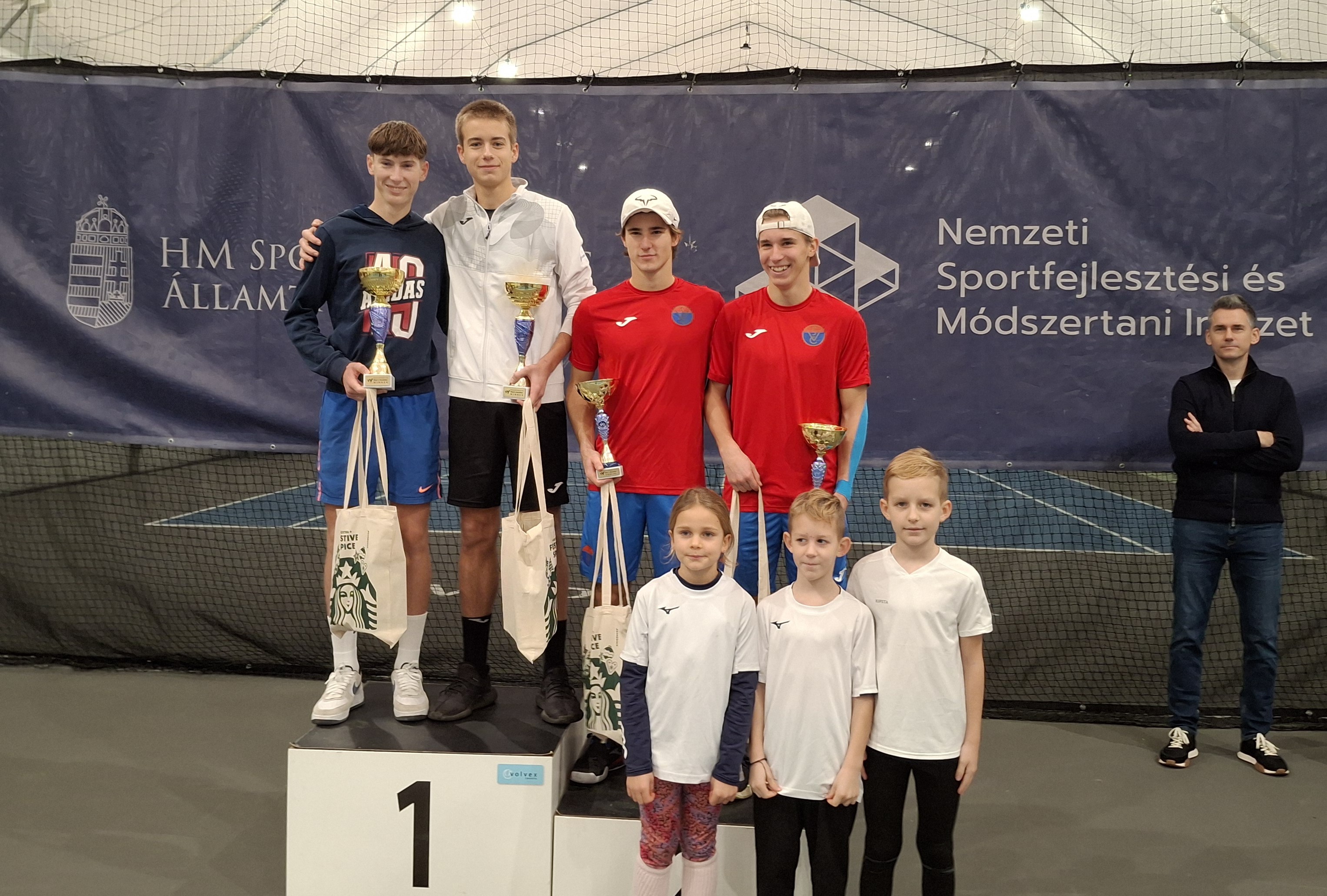 Mokán István Damján, Boros Bence, Szász Mihály és Szász Levente a páros eredményhirdetésen