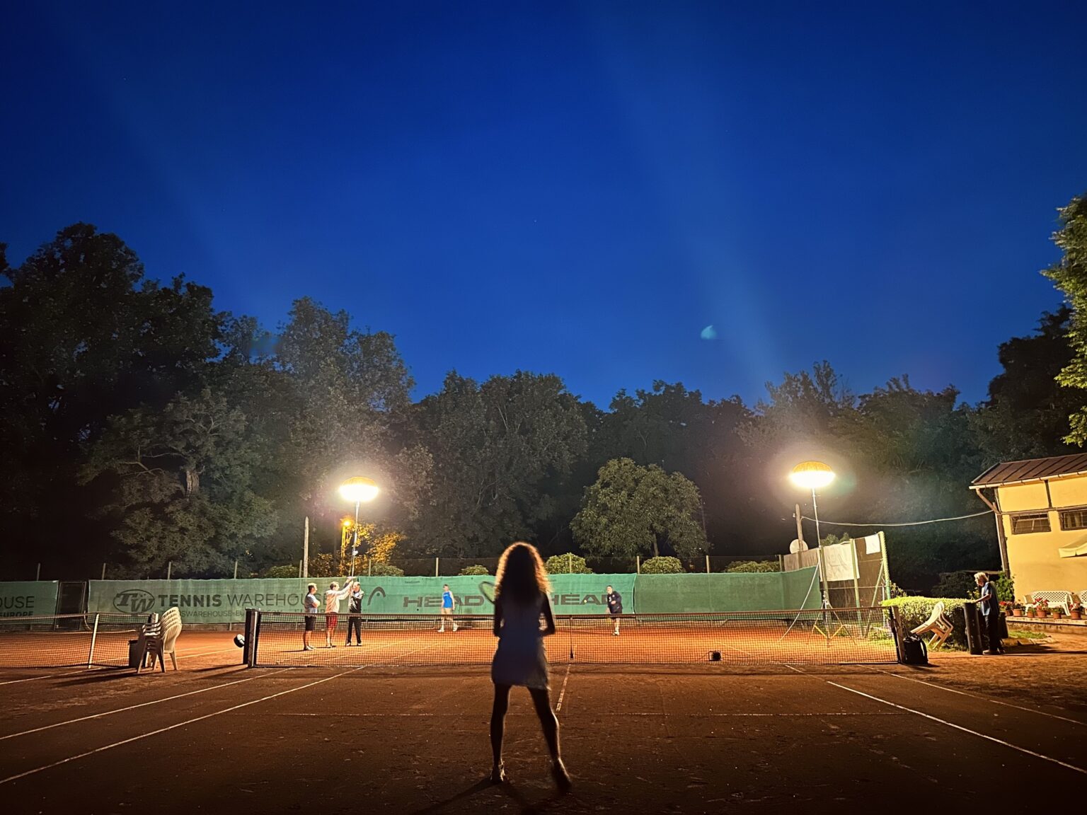 Éjszakai tenisz az Építőkön