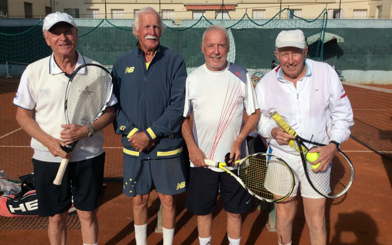 Beaulieu (Franciaország), 2015, a képen balról jobbra: a 75+ korcsoport tornagyőztese, a Fábián Zoltán, Don Biddle (ausztrál) duó és a finalista francia Jacques Delom, Camille Dezarnaulds kettős