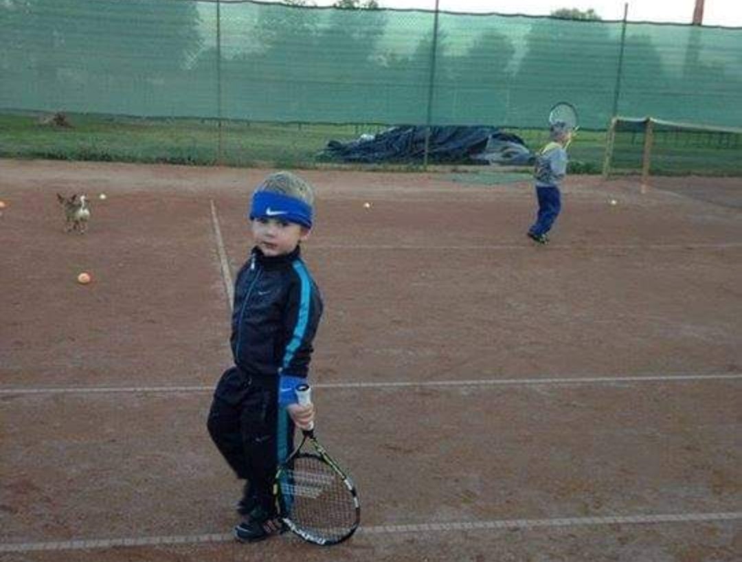 Mokán István Damján olyan piciként kezdte a teniszt, hogy néha a felettük szálló repülők elterelték figyelmét a labdáról