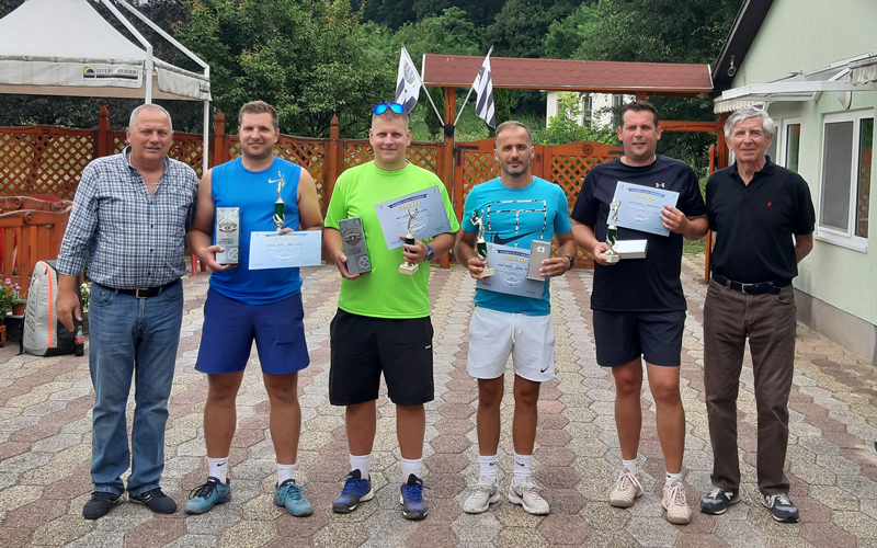 A házigazda Puszta Béla, a győztes páros: Lászka Milán és Hegyi Zoltán, a második helyezett: Szabó Zoltán és Ludányi Zoltán, valamint Hámori Tamás tornaigazgató