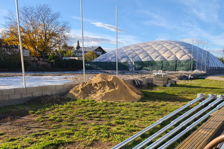 Beindult a teniszélet Józsán