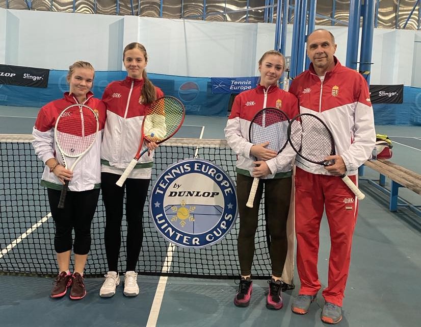 Az U14-es leányválogatott: Serkédi Emese, Sávolt Karolina, Fizel Laura Liza és Gulyás István